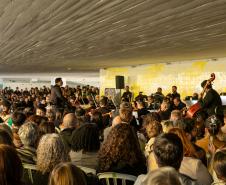  A Orquestra Sinfônica do Paraná retorna no vão-livre do Museu Oscar Niemeyer (MON) concerto gratuito da série "OSP no Museu Oscar Niemeyer – Mostly Mozart".