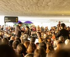  A Orquestra Sinfônica do Paraná retorna no vão-livre do Museu Oscar Niemeyer (MON) concerto gratuito da série "OSP no Museu Oscar Niemeyer – Mostly Mozart".