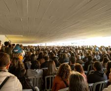  A Orquestra Sinfônica do Paraná retorna no vão-livre do Museu Oscar Niemeyer (MON) concerto gratuito da série "OSP no Museu Oscar Niemeyer – Mostly Mozart".