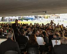  A Orquestra Sinfônica do Paraná retorna no vão-livre do Museu Oscar Niemeyer (MON) concerto gratuito da série "OSP no Museu Oscar Niemeyer – Mostly Mozart".