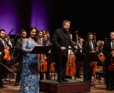 Casa cheia: Orquestra Sinfônica do Paraná emociona com obras de Strauss e convidados internacionais no Guairão