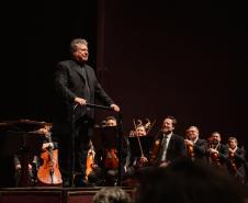 Casa cheia: Orquestra Sinfônica do Paraná emociona com obras de Strauss e convidados internacionais no Guairão