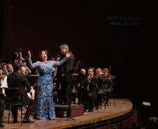 Casa cheia: Orquestra Sinfônica do Paraná emociona com obras de Strauss e convidados internacionais no Guairão