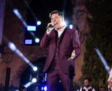 Jhean Marcell apresenta o espetáculo "Décadas" no Guairinha