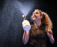 Abertura do 9° Espetacular - Mostra Internacional de Artes para Crianças acontece no Guairinha com o espetáculo BLOOM
