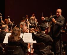 Orquestra Sinfônica do Paraná lota o Guairão em concerto matutino com a participação de pianista português