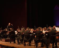 Orquestra Sinfônica do Paraná lota o Guairão em concerto matutino com a participação de pianista português