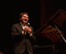 Orquestra Sinfônica do Paraná lota o Guairão em concerto matutino com a participação de pianista português