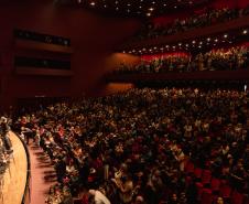 Orquestra Sinfônica do Paraná lota o Guairão em concerto matutino com a participação de pianista português