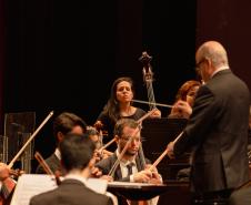 Orquestra Sinfônica do Paraná lota o Guairão em concerto matutino com a participação de pianista português