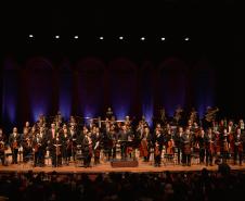 Orquestra Sinfônica do Paraná lota o Guairão em concerto matutino com a participação de pianista português