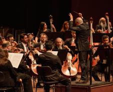 Orquestra Sinfônica do Paraná lota o Guairão em concerto matutino com a participação de pianista português