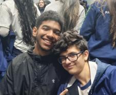 A Orquestra Sinfônica do Paraná reuniu quase 800 pessoas nos dois concertos realizados nesta semana em Campina Grande do Sul, na Região Metropolitana de Curitiba, dentro do projeto Guaíra para Todos. As apresentações foram realizadas nesta quarta e quinta-feira (24 e 25) no Teatro Municipal José Carlos Zanlorenzi.  Na quarta-feira (24), o concerto foi especialmente dedicado a 250 estudantes dos colégios estaduais Ivan Ferreira do Amaral, Bandeirantes e Prefeito João Maria de Barros.  A professora Cristiane 