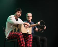 "Embrulha Pra Viagem"  leva o humor irreverente do digital ao palco do Guairinha