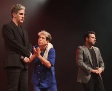 "Embrulha Pra Viagem" leva o humor irreverente do digital ao palco do Guairinha