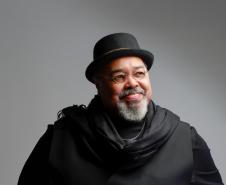 Passeio pela obra do artista: "Jorge Aragão 50 anos de Poesia", em apresentação única e gratuita 