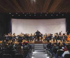 A Orquestra Sinfônica do Paraná reuniu quase 800 pessoas nos dois concertos realizados nesta semana em Campina Grande do Sul, na Região Metropolitana de Curitiba, dentro do projeto Guaíra para Todos. As apresentações foram realizadas nesta quarta e quinta-feira (24 e 25) no Teatro Municipal José Carlos Zanlorenzi.  Na quarta-feira (24), o concerto foi especialmente dedicado a 250 estudantes dos colégios estaduais Ivan Ferreira do Amaral, Bandeirantes e Prefeito João Maria de Barros.  A professora Cristiane 