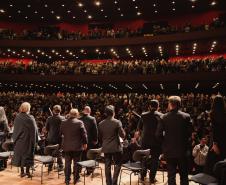 Orquestra Sinfônica do Paraná interpreta obras de Shostakovich e Elgas com convidados no Guairão