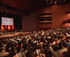 Emoção e despedida marcam concerto da Orquestra Sinfônica do Paraná que teve como tema a amizade