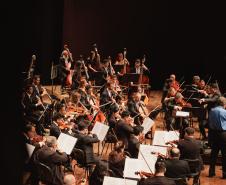 Emoção e despedida marcam concerto da Orquestra Sinfônica do Paraná que teve como tema a amizade