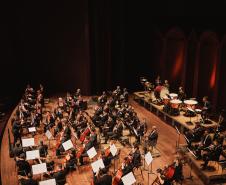 Emoção e despedida marcam concerto da Orquestra Sinfônica do Paraná que teve como tema a amizade