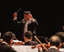 Emoção e despedida marcam concerto da Orquestra Sinfônica do Paraná que teve como tema a amizade