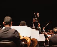 Emoção e despedida marcam concerto da Orquestra Sinfônica do Paraná que teve como tema a amizade