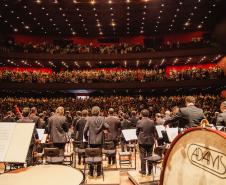 Emoção e despedida marcam concerto da Orquestra Sinfônica do Paraná que teve como tema a amizade