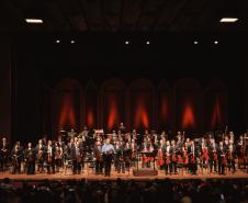 Emoção e despedida marcam concerto da Orquestra Sinfônica do Paraná que teve como tema a amizade