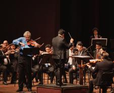 Emoção e despedida marcam concerto da Orquestra Sinfônica do Paraná que teve como tema a amizade
