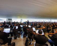 Apresentação da Orquestra Sinfônica do Paraná da série de concertos "Mostly Mozart" no MON deste sábado (06) atraiu mais de 1200 pessoas