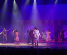 Guairão recebe aclamado espetáculo em homenagem a um dos maiores nomes da música brasileira: "Djavan, o Musical"