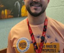No Dia da Pessoa Idosa, G2 Cia. de Dança emocionou público de Apucarana. Na imagem,  o coordenador do grupo do Sesc Apucarana, Caio Fábio Machado. 