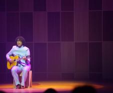 Guairão recebe aclamado espetáculo em homenagem a um dos maiores nomes da música brasileira: "Djavan, o Musical"