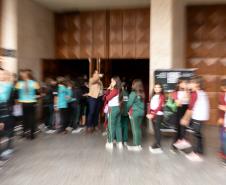 Entrega da reforma do telhado do Teatro Guaíra / parceria da AUDI - Apresentação de Ballet para 600 crianças de escolas públicas.