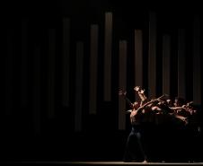 Balé Teatro Guaíra emociona plateia lotada na abertura do Festival de Dança de Londrina