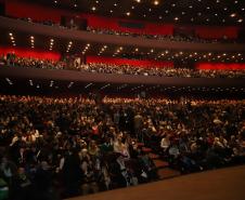 Concerto com Ópera de Paris e Orquestra Sinfônica do Paraná emocionou o público que lotou o auditório Bento Munhoz da Rocha Neto na noite desta quarta-feira (08). 