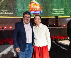 Cleverson Cavalheiro, diretor-presidente do Teatro Guaíra, e a secretária estadual de Cultural