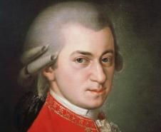 A Orquestra Sinfônica do Paraná realiza no próximo sábado (08), às 16h, no vão livre do Museu Oscar Niemeyer, o quinto concerto da série “OSP no Museu Oscar Niemeyer – Mostly Mozart”, com regência do maestro convidado Matheus Carneiro.