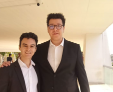O Spalla Ricardo Molter e o maestro convidado Matheus Carneiro.