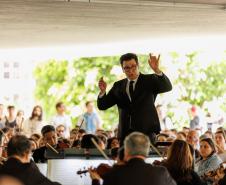 Penúltimo concerto da Orquestra Sinfônica do Paraná no vão do MON  reuniu mais de mil pessoas. 