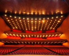 Teatro Guaíra é vencedor do Prêmio Cenym na categoria "Melhor Teatro" em 2025.