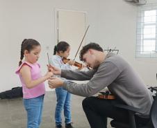Tributo ao Elvis com a Orquestra Cordas do Iguaçu chega aos palcos do Guairão
