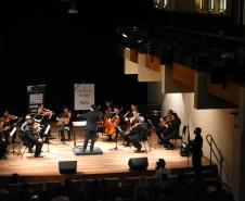 Tributo ao Elvis com a Orquestra Cordas do Iguaçu chega aos palcos do Guairão