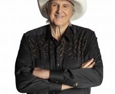 Sérgio Reis volta a Curitiba com um show especial comemorando 67 anos de carreira