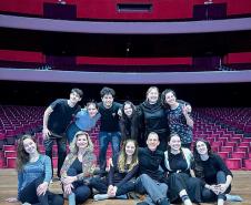 Curso gratuito do Teatro Guaíra forma 95 artistas em 2025