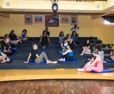 Curso gratuito do Teatro Guaíra forma 95 artistas em 2025