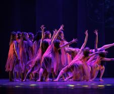 Espetáculo ALGO/RITMO da Escola de Dança Teatro Guaíra