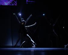 Espetáculo ALGO/RITMO da Escola de Dança Teatro Guaíra
