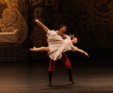 “O Quebra-Nozes”: montagem do Teatro Guaíra emociona plateia lotada na primeira noite de apresentação